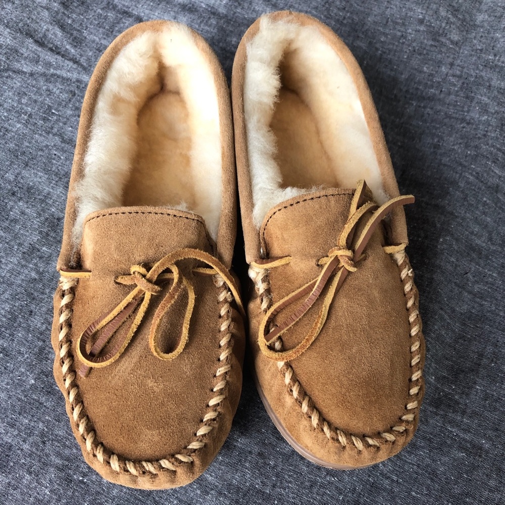 Minnetonka Suede Hardsole Slippers